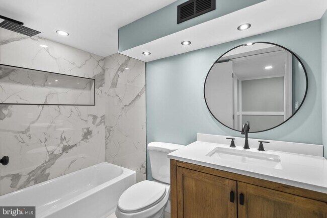 Building Photo - 3887 Shadywood Dr