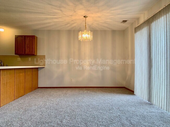 Building Photo - 6691 Boca Vista Dr NE
