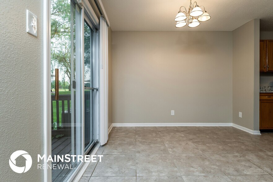 Building Photo - 4549 Connaught Dr E