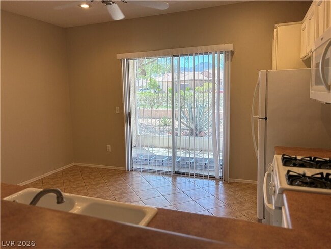 Building Photo - 2523 Romanza Rd