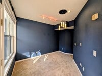 Building Photo - Walk-Up Townhouse in Downtown SD -  Dual Master 2 Bed 3 Bath with Brand New Flooring!