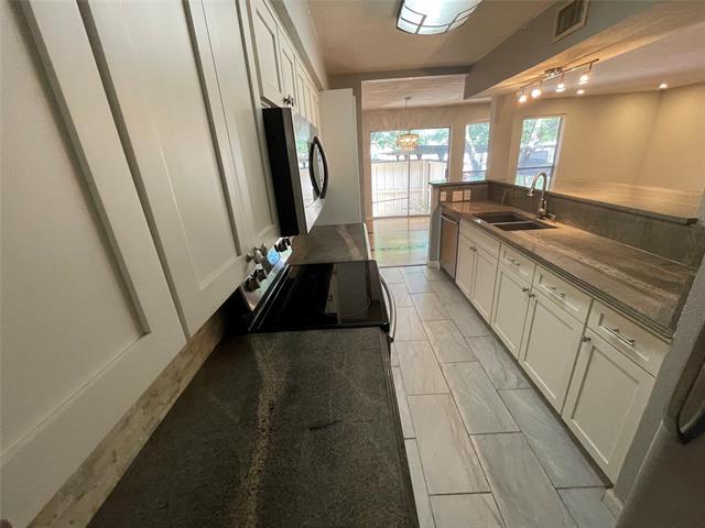 Building Photo - 6026 Birchbrook Dr