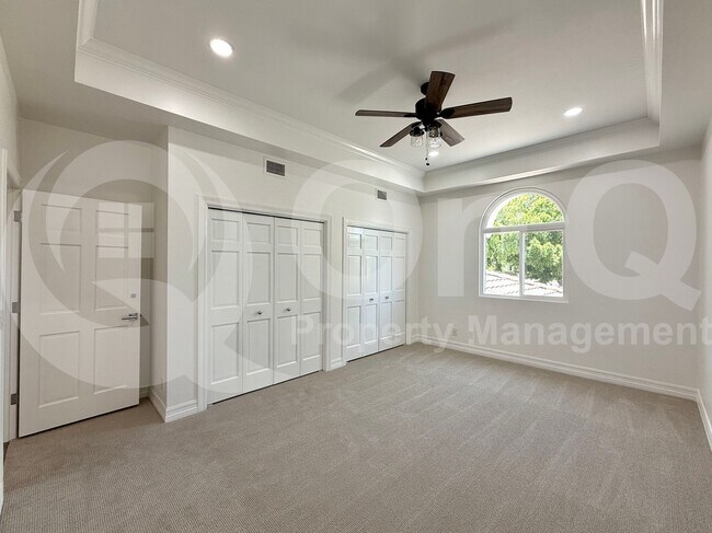 Building Photo - 1523 E Treasure Cove Dr