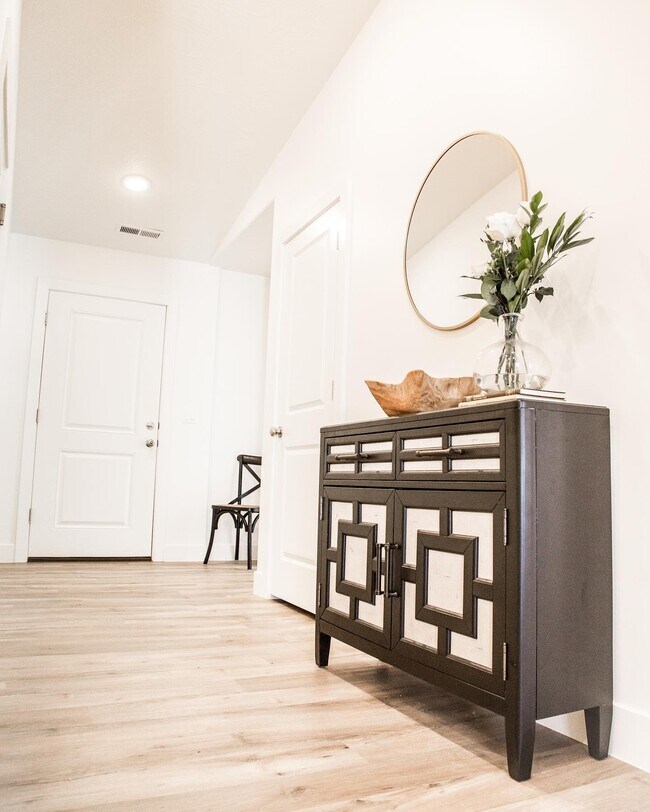 Building Photo - 939 Ironwood Dr