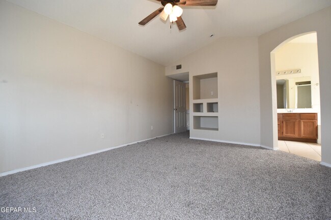 Building Photo - 10830 Elise St