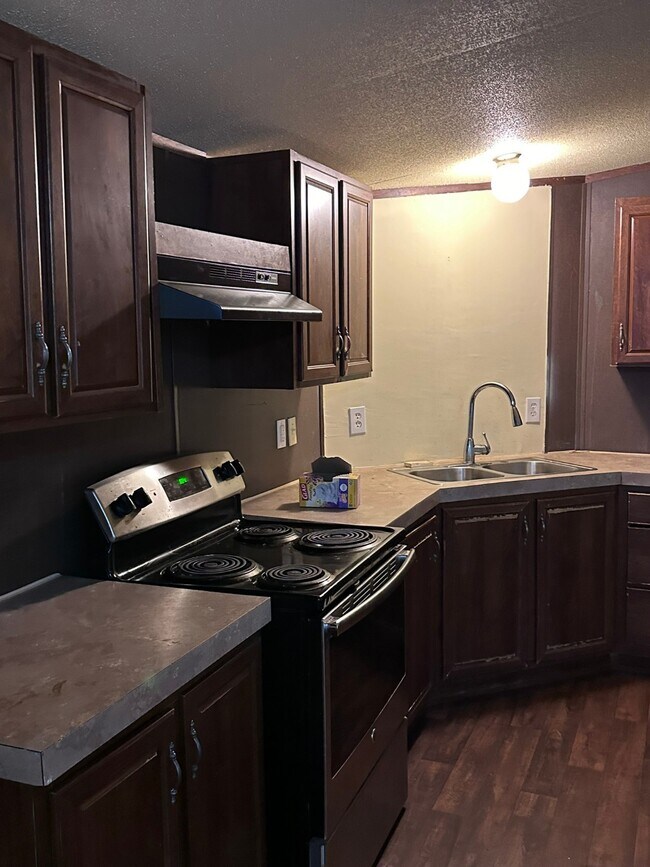 Primary Photo - 20183 Lakeway Ln
