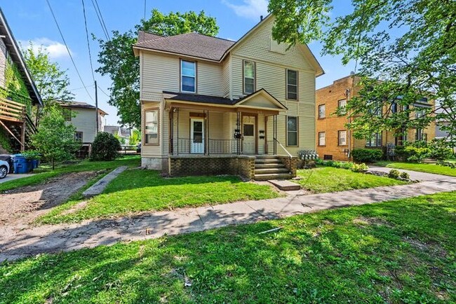 Building Photo - Charming 1-Bed/1-Bath Apartment – Newly Renovated!
