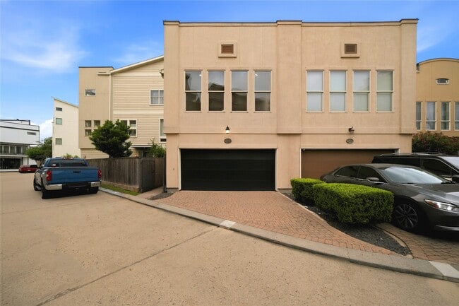 Building Photo - 2323 Sperber Ln