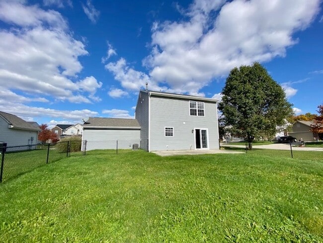 Building Photo - COMING SOON!! 3 Bedroom 2.5 Bathrooms in McCordsville!