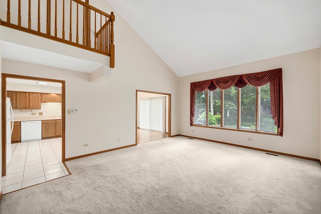 Building Photo - 1015 Claremont Dr