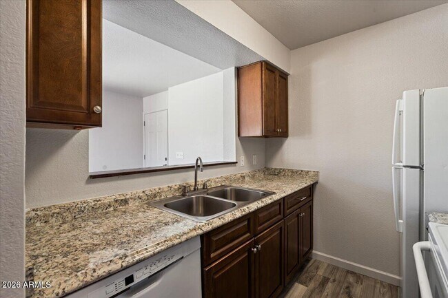 Building Photo - 1346 E Mountain View Rd