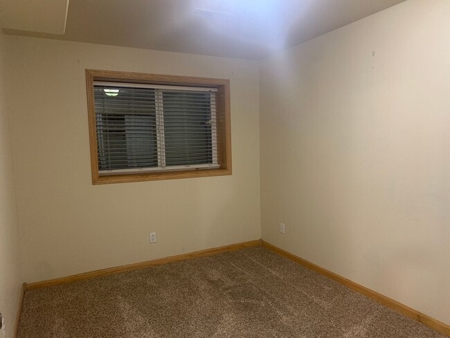 Building Photo - Spacious 5-Bedroom Home in Desirable Briar...