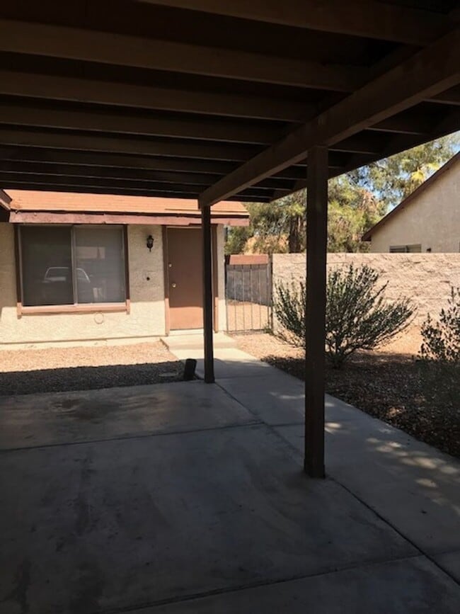 Building Photo - 4800 Woodlake Ave
