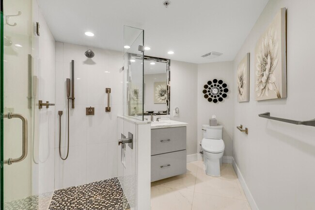 Building Photo - 3000 N Ocean Dr