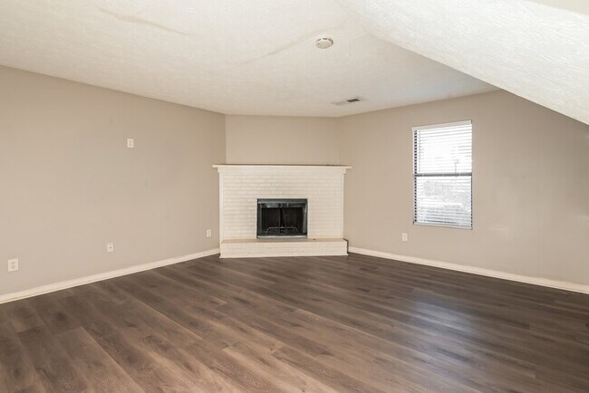 Building Photo - 4578 Old Lake Dr