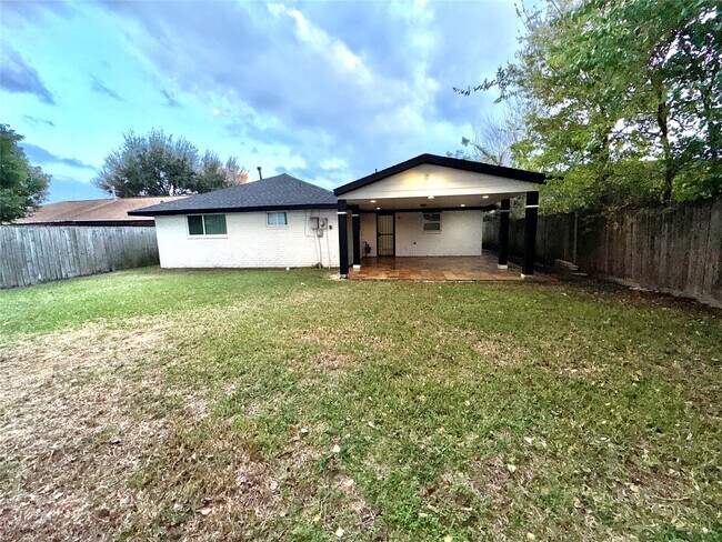 Building Photo - 2134 Rainy River Dr