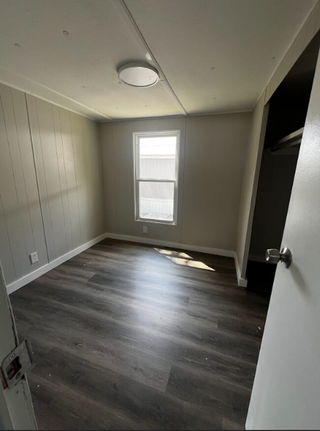 Building Photo - Welcome Home to Silver Lake