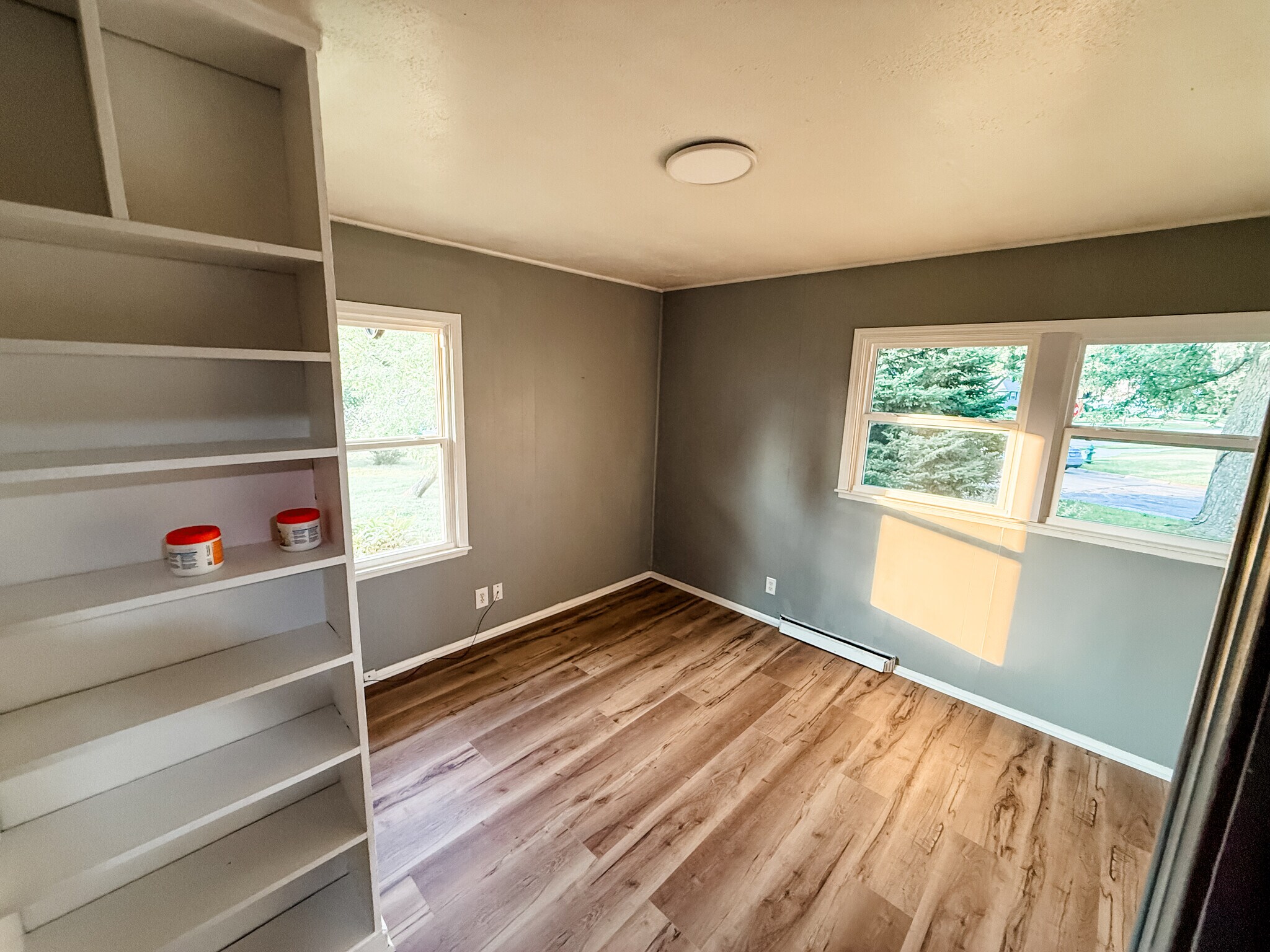 Building Photo - 903 38th St SE