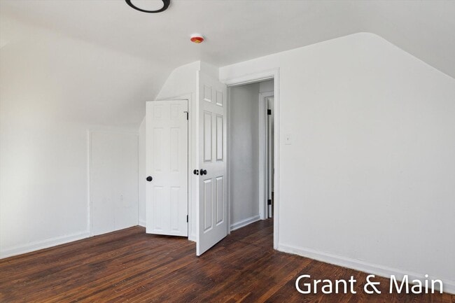 Building Photo - $1249 3 bedroom bungalow