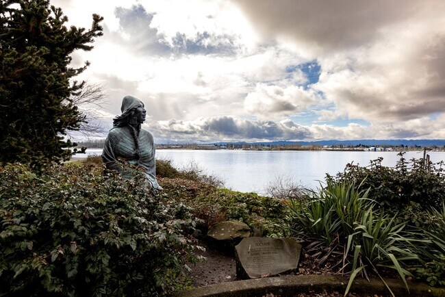Building Photo - Riverside Townhomes - Waterfront Living in...