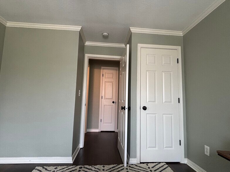 Building Photo - 3120 Hennepin Ave