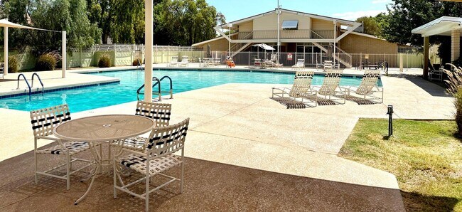 Building Photo - Charming 3BR Townhome in Phoenix