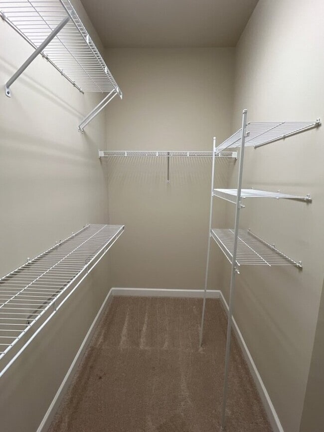 Building Photo - 579 Crossland Dr
