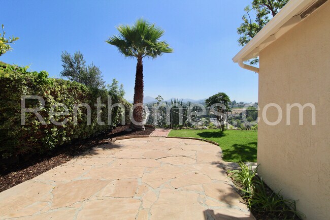 Building Photo - 11327 Linares St