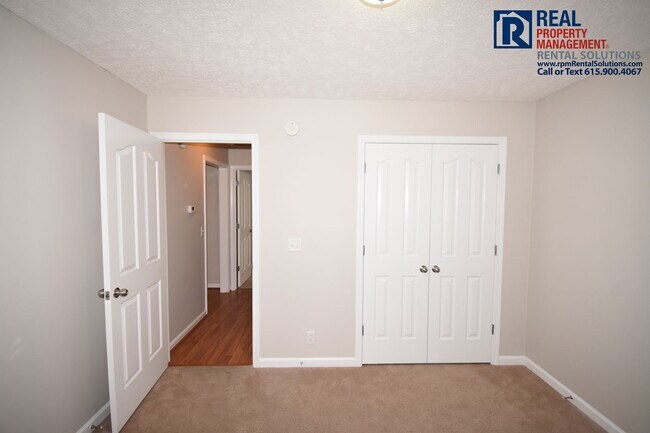 Building Photo - Adorable 3 bd house in the heart of Murfreesboro! Attached Garage!