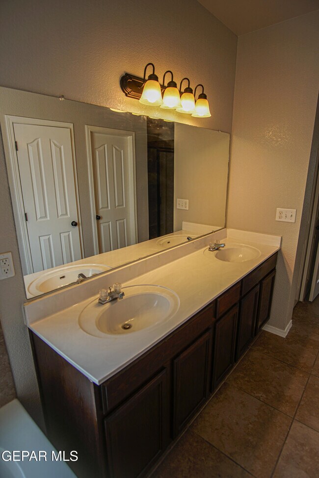 Building Photo - 6977 Jericho Tree Dr