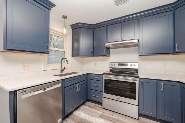 Building Photo - 75 Woodland Green