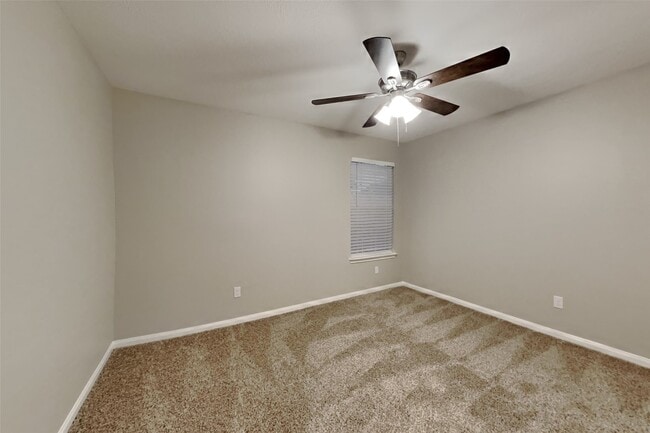 Building Photo - 3906 Falvel Shadow Creek Dr