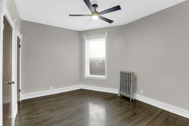 Building Photo - 6360 S Greenwood Ave