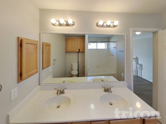 Building Photo - 1701 Pecan View Dr