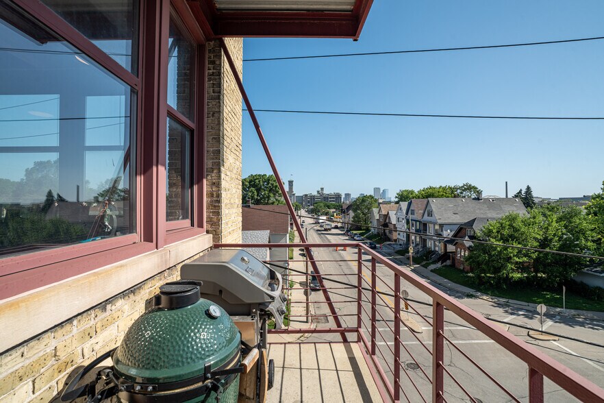 Balcony - 215 W Maple St