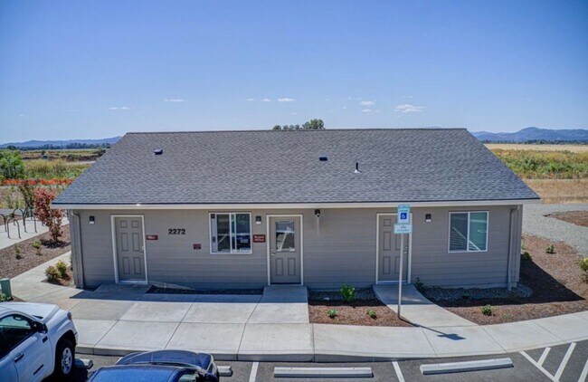 Building Photo - Country Living with Modern Flair: Wake up to the sounds of nature, Live Minutes from Everything