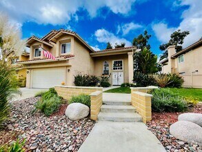 Building Photo - ***4 bed / 2.5 bath / 2,067 sqft House in ...