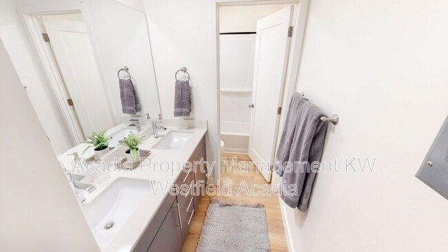Building Photo - 1538 N Moon River Dr