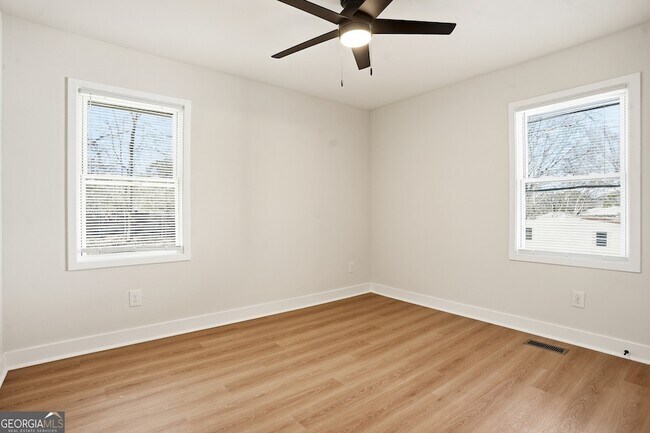 Building Photo - 127 Perry St