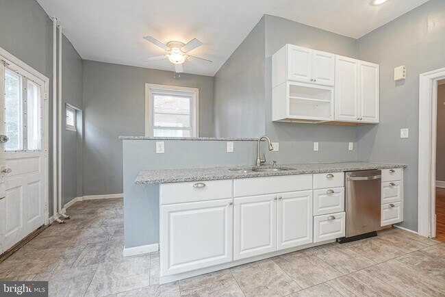 Building Photo - 1119 S 46th St