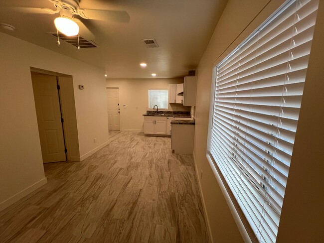 Building Photo - Charming Fully Remodeled 1 Bedroom 1 Bath ...