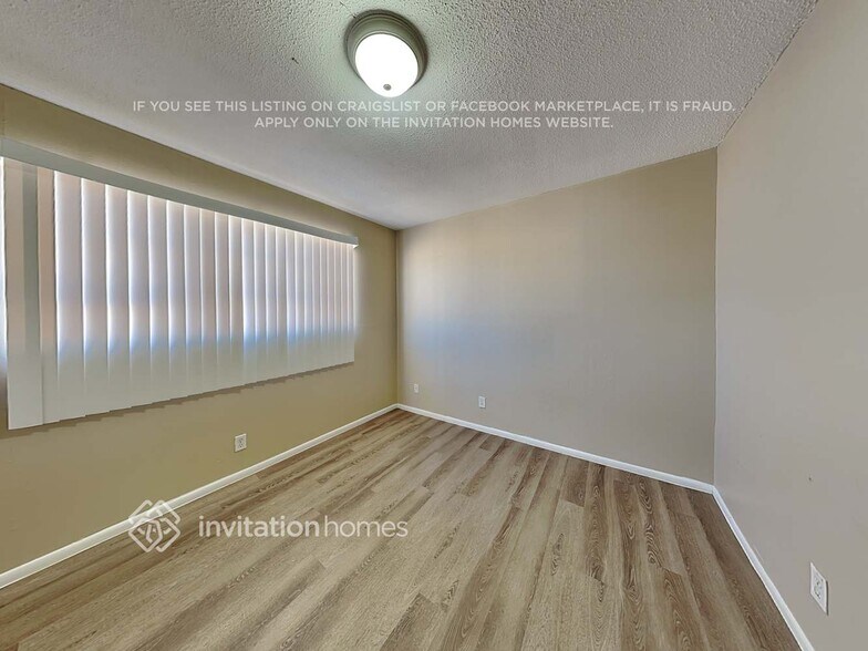 Building Photo - 3409 W Poinsettia Dr