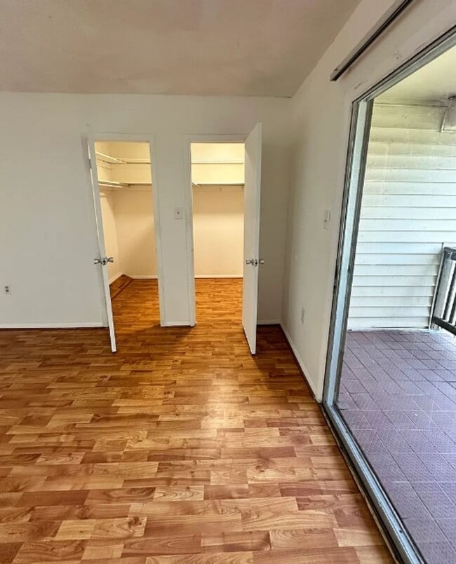 Building Photo - Beautifully Renovated 2-Bedroom, 1.5-Bathroom Townhouse in North St. Petersburg