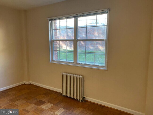Building Photo - 1300 N Meade St
