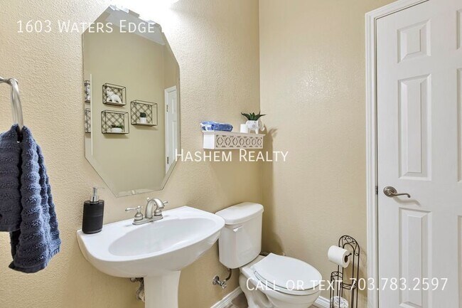 Building Photo - 1603 Waters Edge Dr