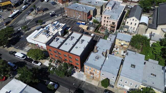 Building Photo - 62-45 60th Pl
