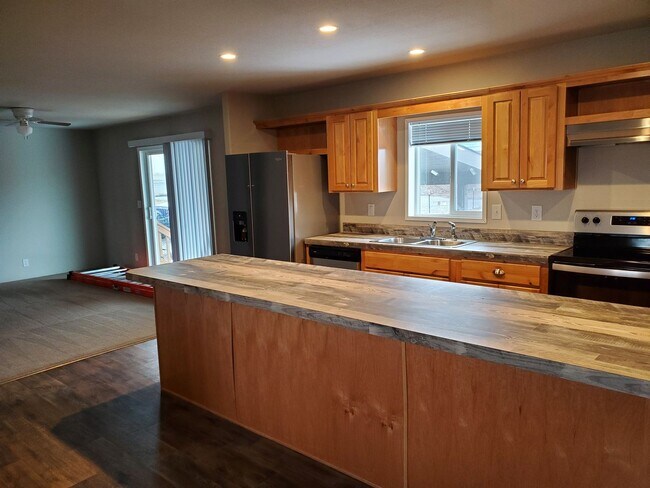 Building Photo - 65203 Hull Ln