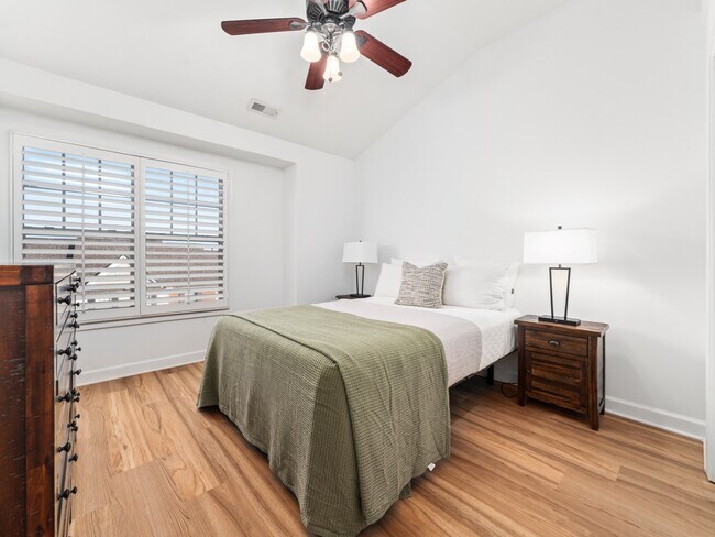 Building Photo - 2947 Imperial Oaks Dr