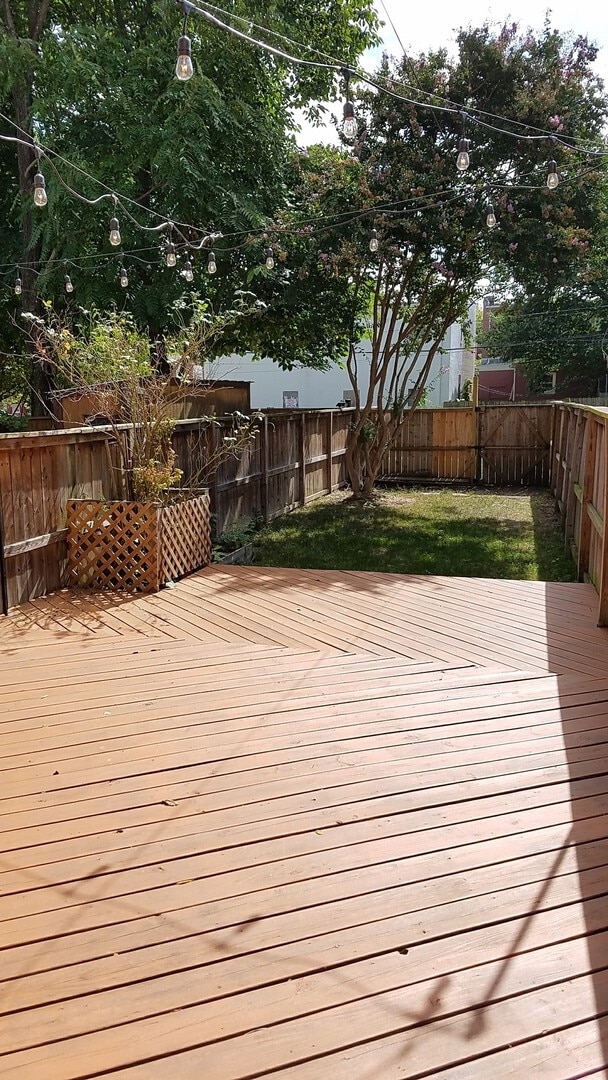 Building Photo - Large 2 Story House, Large Fenced In Yard, Wood Floors, Central Air, Quiet Community