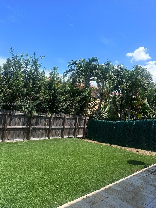 Building Photo - 11161 NW 77th Terrace